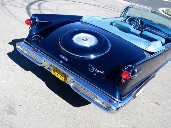 1957 Chrysler Imperial Crown - Image 9