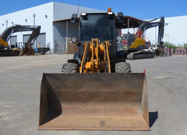 2016 Case 321F - Image 14