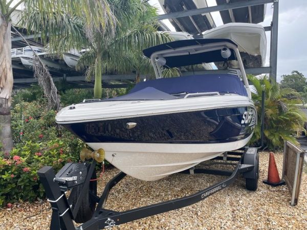 2021 Chaparral 23 Surf