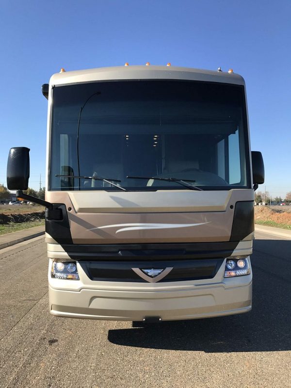 2017 Fleetwood Pace Arrow LXE 38B - Image 8