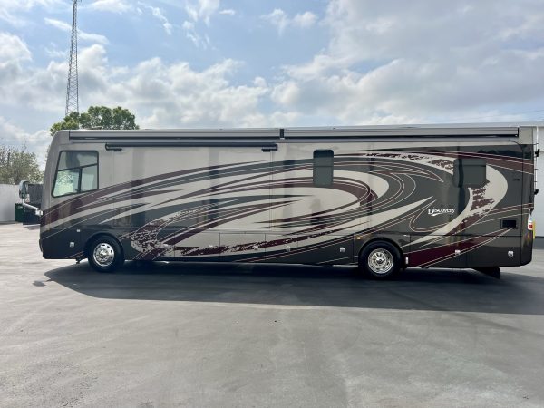 2020 Fleetwood Discovery LXE 40G - Image 17