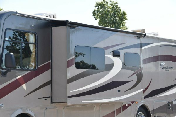 2015 Coachmen Pursuit 33BH - Image 18