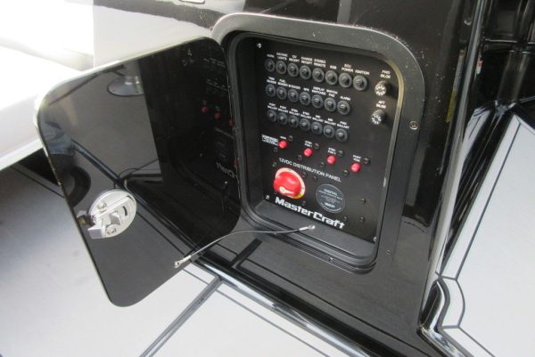 2020 MasterCraft X24 - Image 16