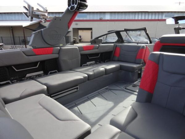 2021 Malibu Boats M240 - Image 16