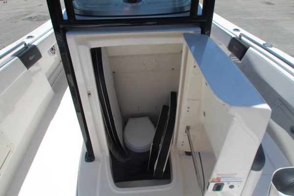 2021 Robalo R242EX - Image 15