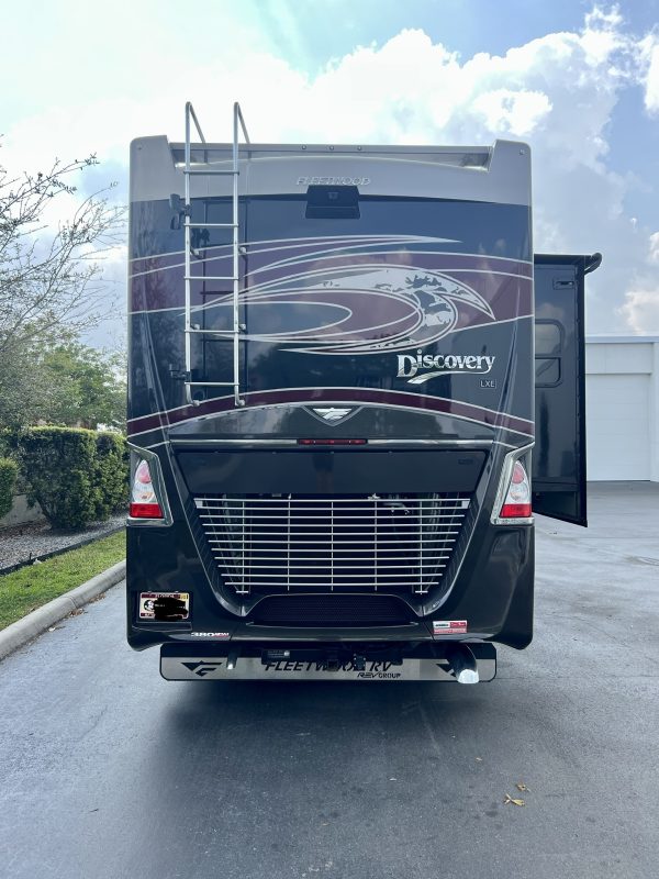 2020 Fleetwood Discovery LXE 40G - Image 18
