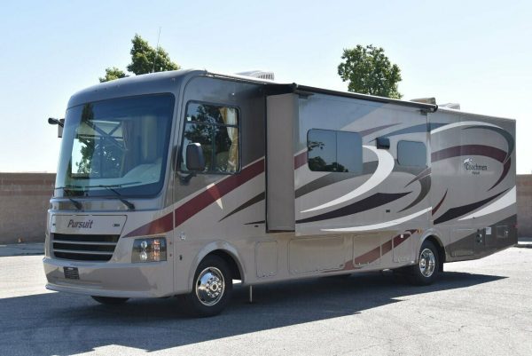 2015 Coachmen Pursuit 33BH - Image 19