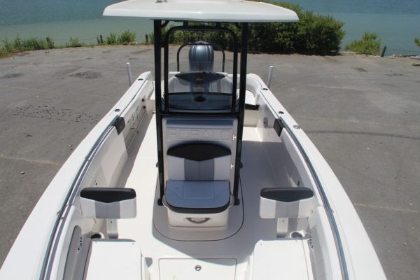 2021 Robalo R242EX - Image 16