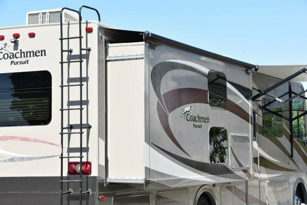 2015 Coachmen Pursuit 33BH - Image 20