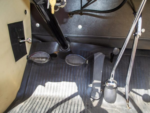1931 Buick Series 90 Roadster - Image 28