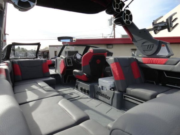 2021 Malibu Boats M240 - Image 18
