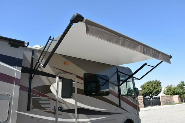 2015 Coachmen Pursuit 33BH - Image 21