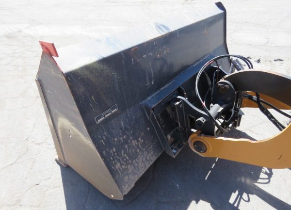 2016 Case 321F - Image 18