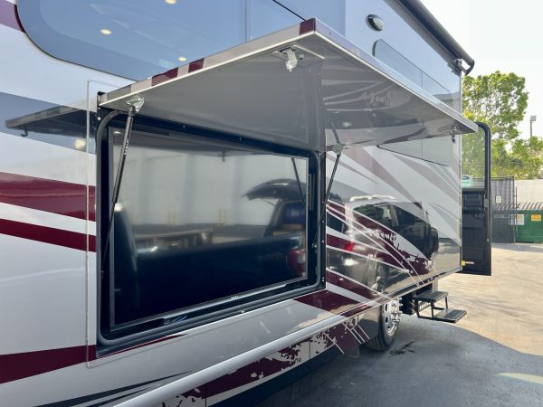 2020 Fleetwood Discovery LXE 40G - Image 21