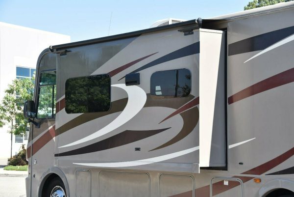 2015 Coachmen Pursuit 33BH - Image 22