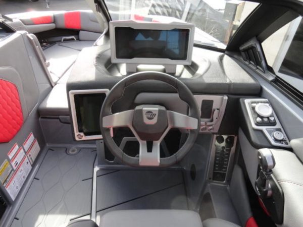 2021 Malibu Boats M240 - Image 20