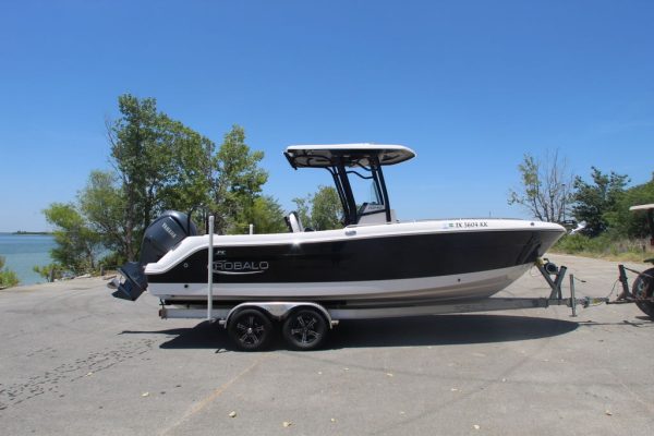 2021 Robalo R242EX - Image 2