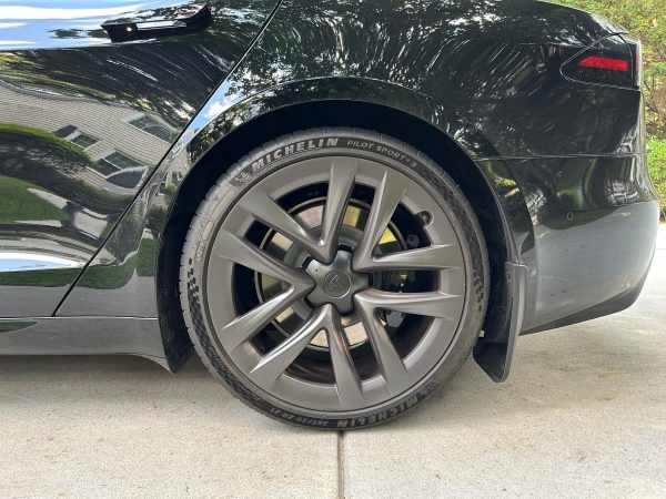 2022 Tesla Model S - Image 2