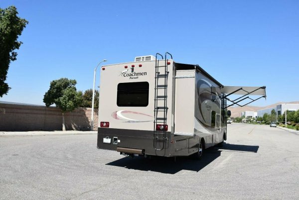 2015 Coachmen Pursuit 33BH - Image 23