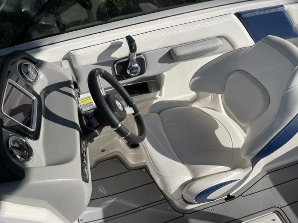 2021 Chaparral 23 Surf - Image 2