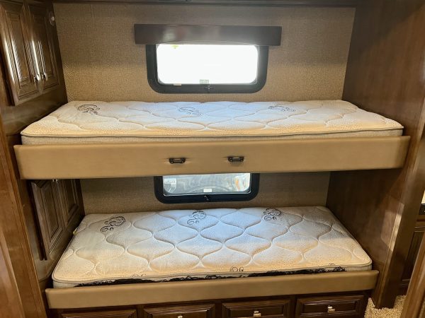 2020 Fleetwood Discovery LXE 40G - Image 23