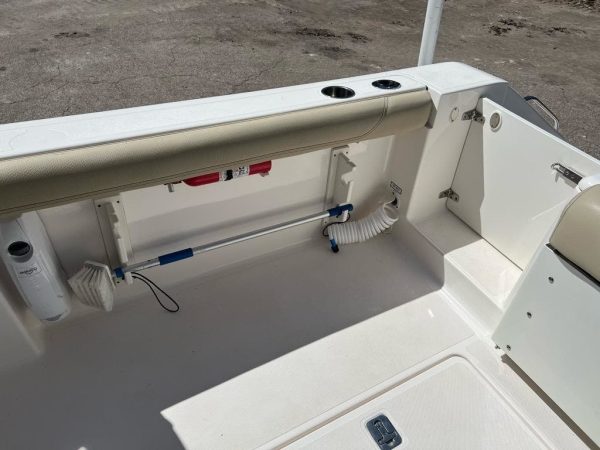 2018 Pursuit DC 265 - Image 11