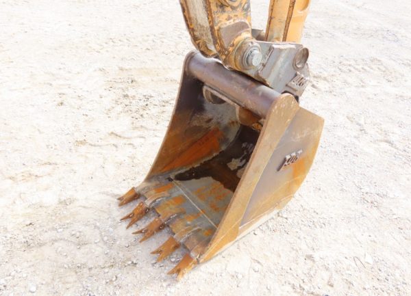 2015 Case 580N 4WD Backhoe - Image 23