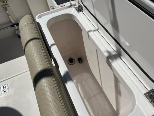 2018 Pursuit DC 265 - Image 12