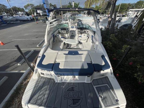 2021 Chaparral 23 Surf - Image 4