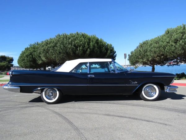 1957 Chrysler Imperial Crown - Image 17