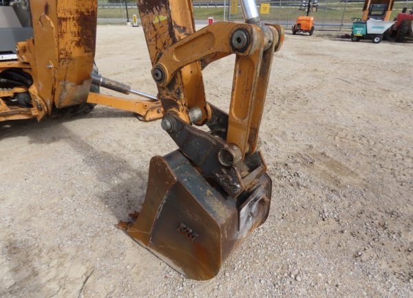 2015 Case 580N 4WD Backhoe - Image 25