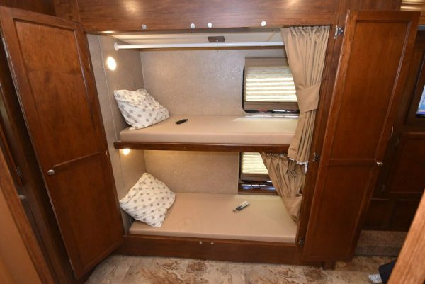 2015 Coachmen Pursuit 33BH - Image 27
