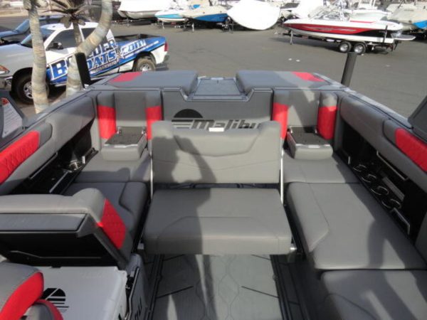 2021 Malibu Boats M240 - Image 25