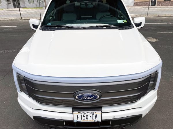 2022 Ford F-150 Lightning Lariat - Image 33