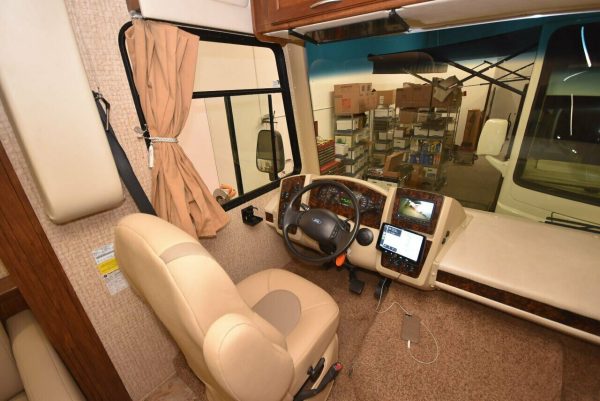 2015 Coachmen Pursuit 33BH - Image 29