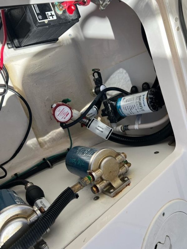 2018 Pursuit DC 265 - Image 16