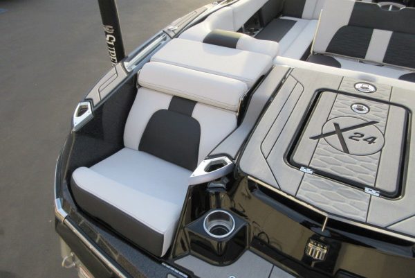 2020 MasterCraft X24 - Image 27