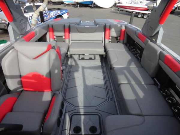 2021 Malibu Boats M240 - Image 2