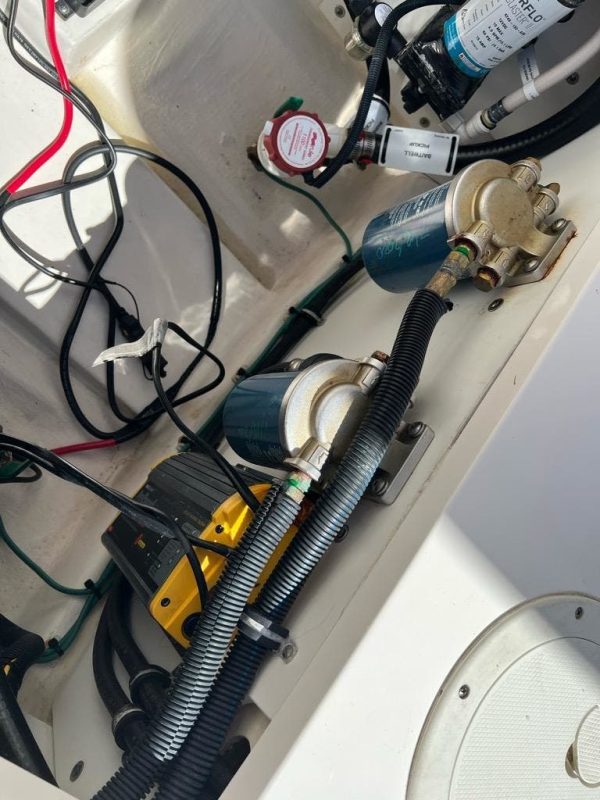 2018 Pursuit DC 265 - Image 17