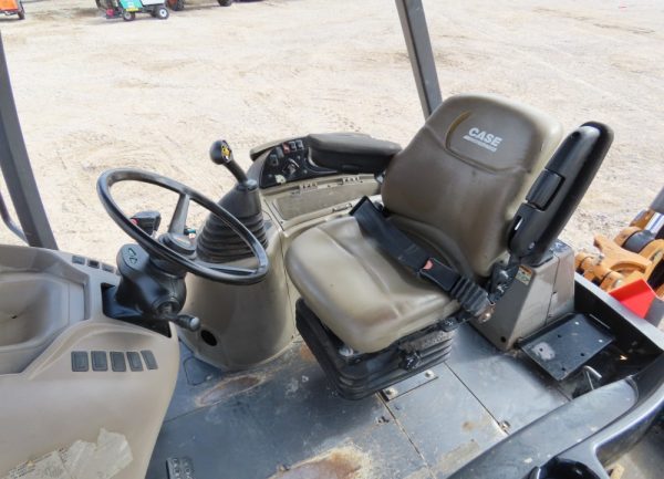 2015 Case 580N 4WD Backhoe - Image 29