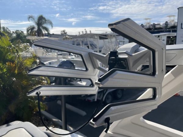 2021 Chaparral 23 Surf - Image 9