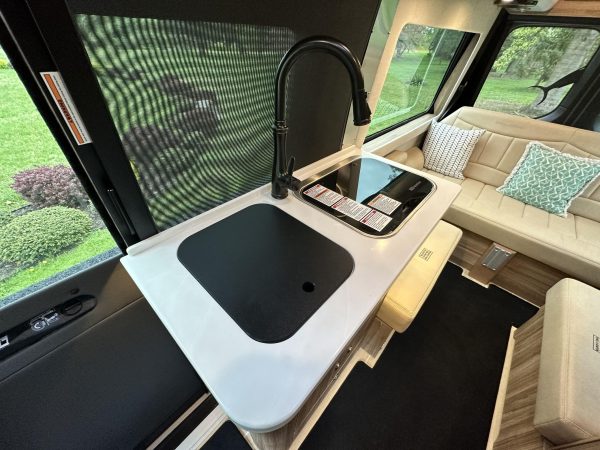 2020 Airstream Interstate 19 Tommy Bahama Edition 4x4 - Image 21