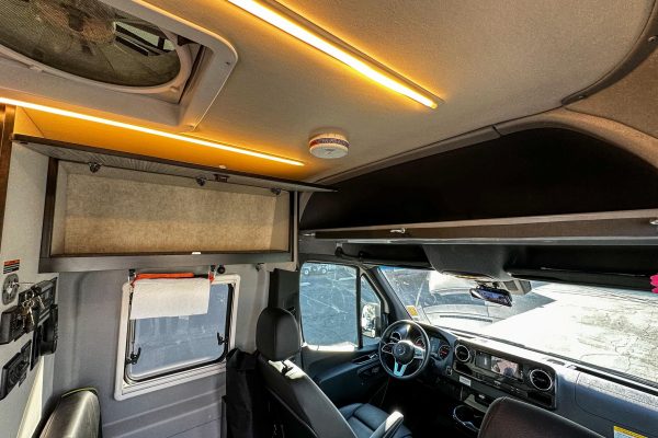 2020 Winnebago Revel 4x4 - Image 8