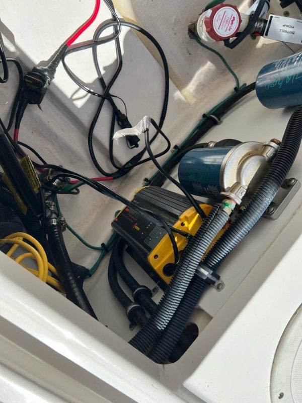 2018 Pursuit DC 265 - Image 18