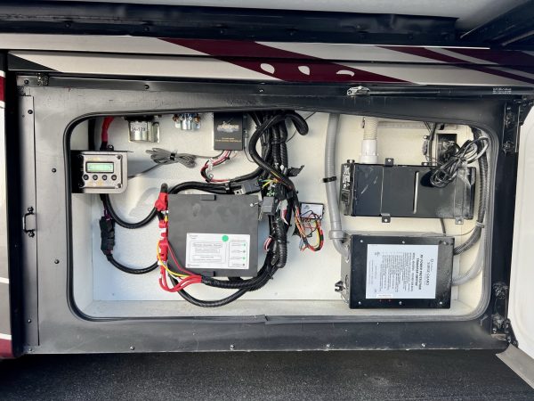 2020 Fleetwood Discovery LXE 40G - Image 30