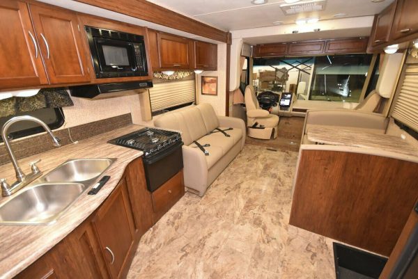 2015 Coachmen Pursuit 33BH - Image 32