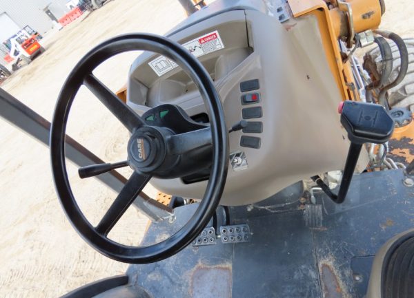 2015 Case 580N 4WD Backhoe - Image 32