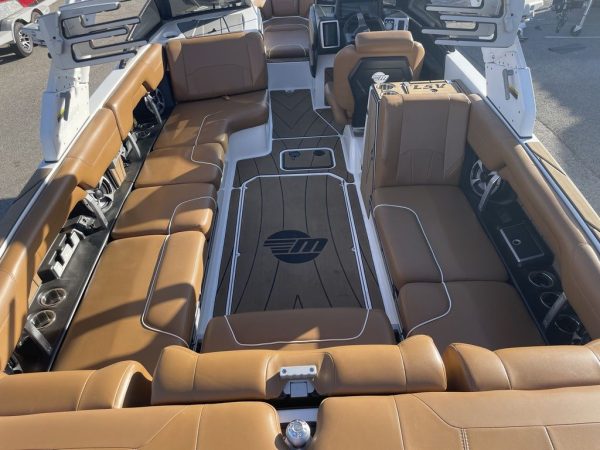 2020 Malibu Boats 25 LSV - Image 2