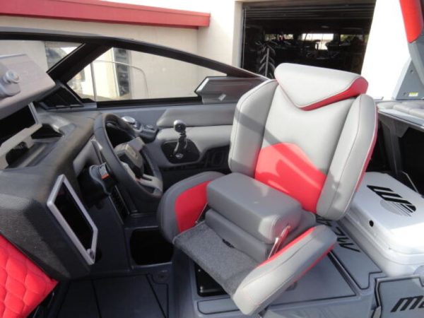 2021 Malibu Boats M240 - Image 7