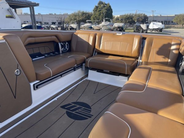 2020 Malibu Boats 25 LSV - Image 3